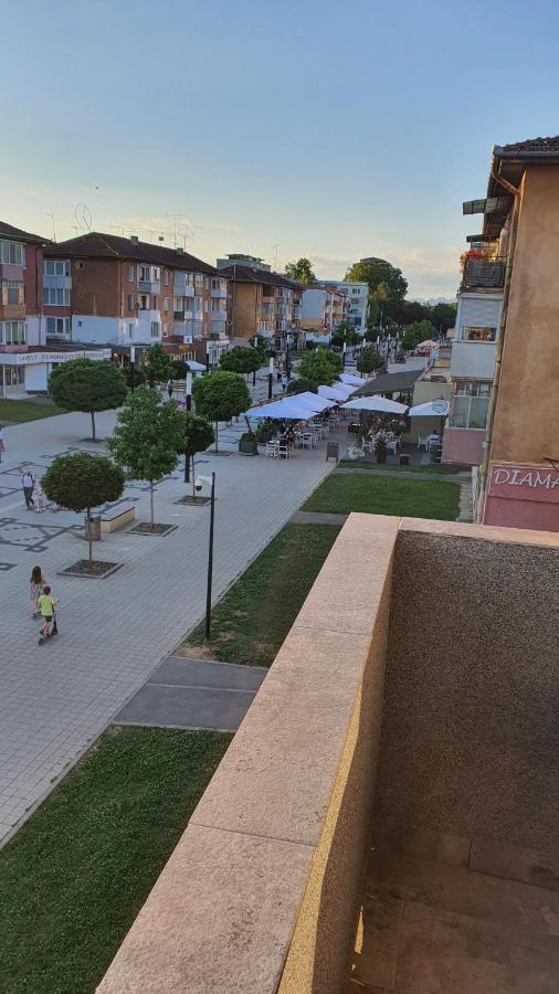 Fim Apartament Appartement Hunedoara Buitenkant foto